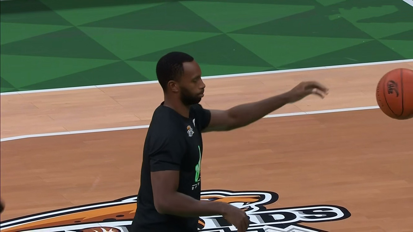 沈阳男篮遭遇外援伤病，教练组面临变阵挑战