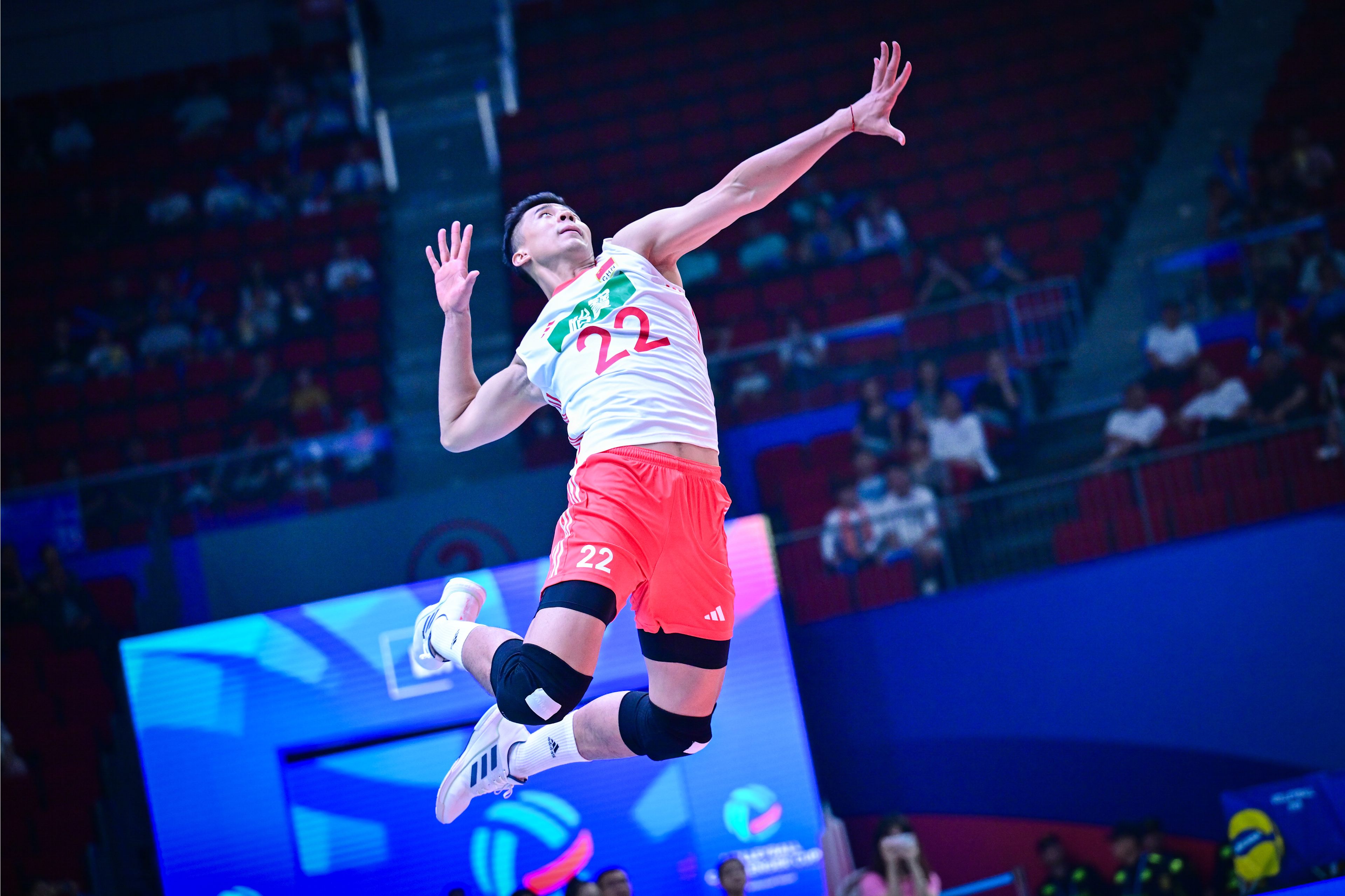 中国队逆转印尼队，李梓嘉点燃赛场