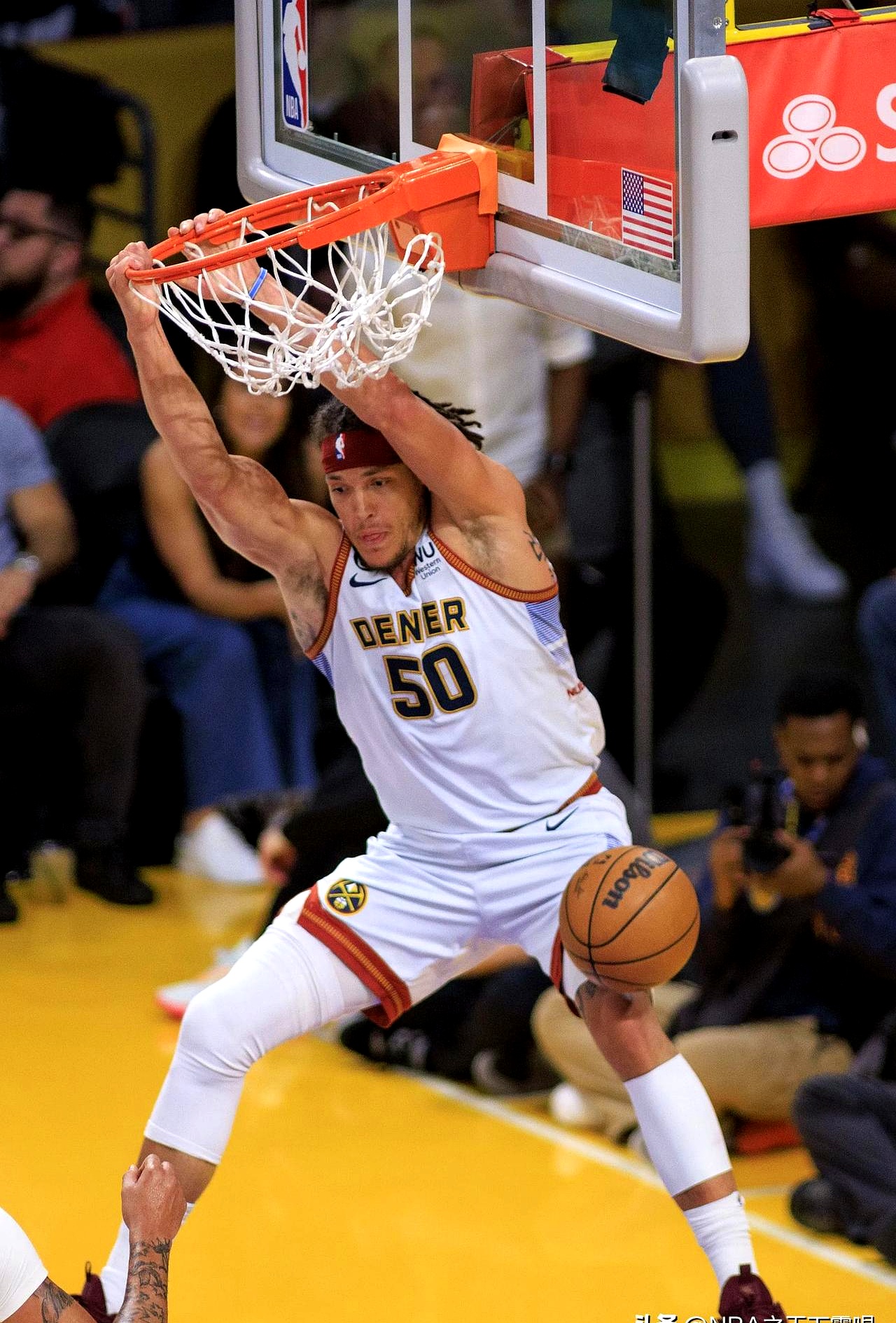 雷霆横扫爵士，武切维奇点燃赛场