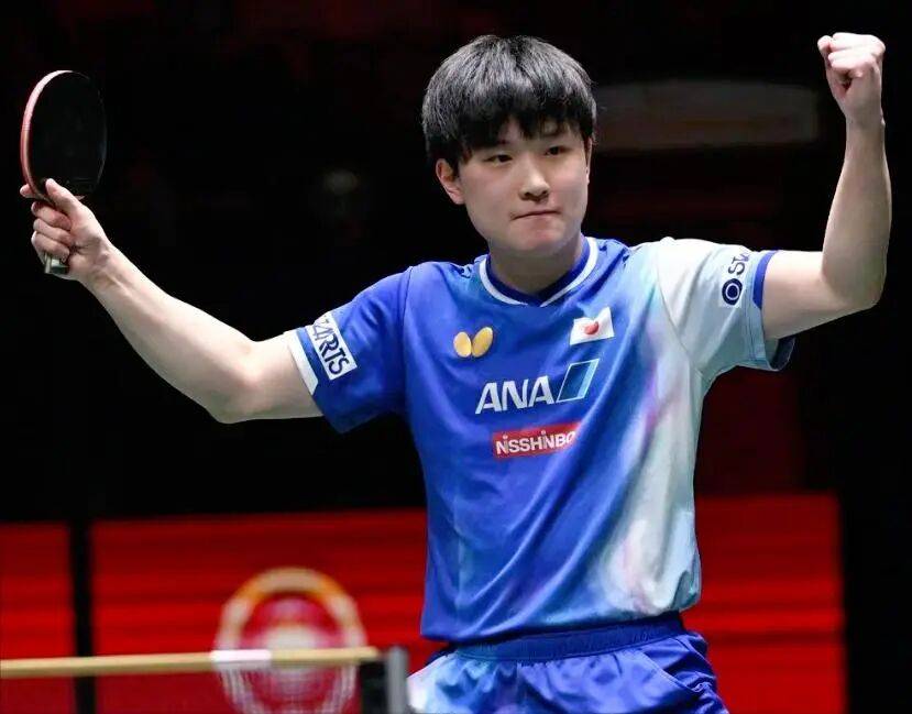 韩国乒乓球队鏖战英国乒乓球队，波尔完成帽子戏法