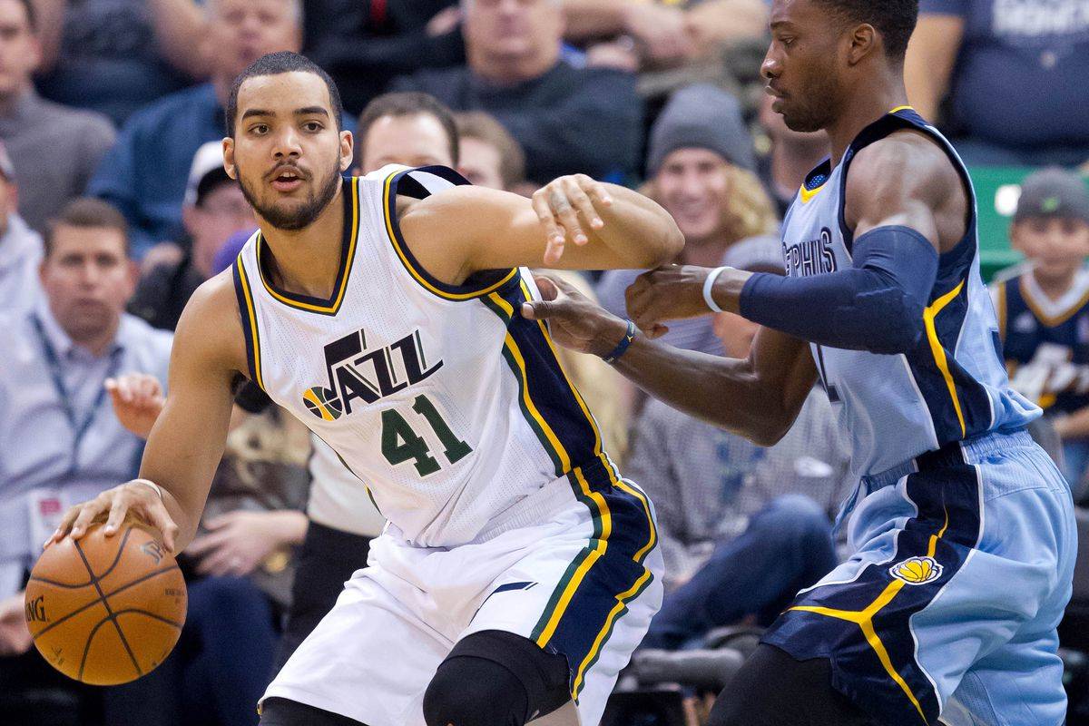 骑士横扫掘金，米切尔扛起全队